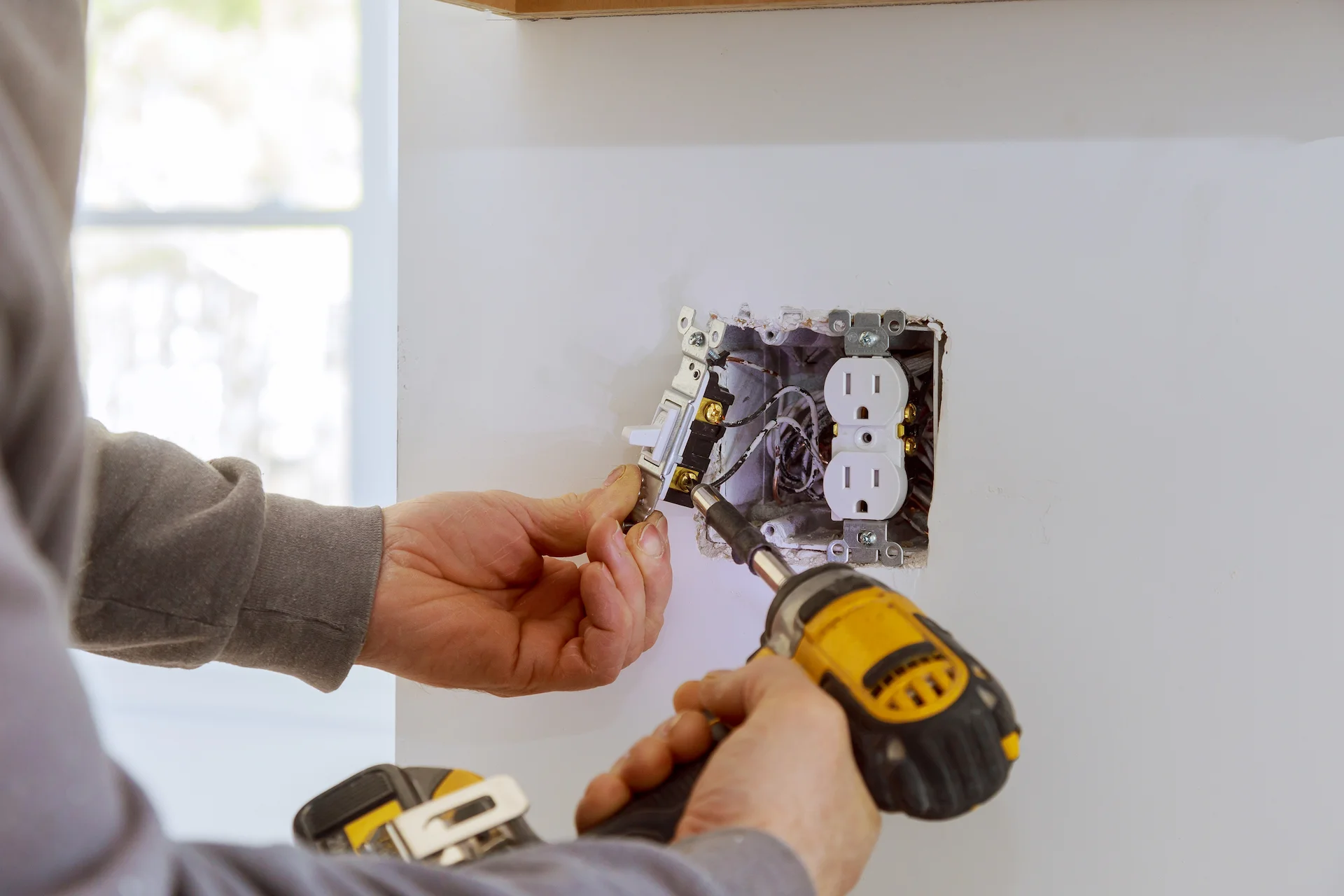electrical outlet and switch repair in home